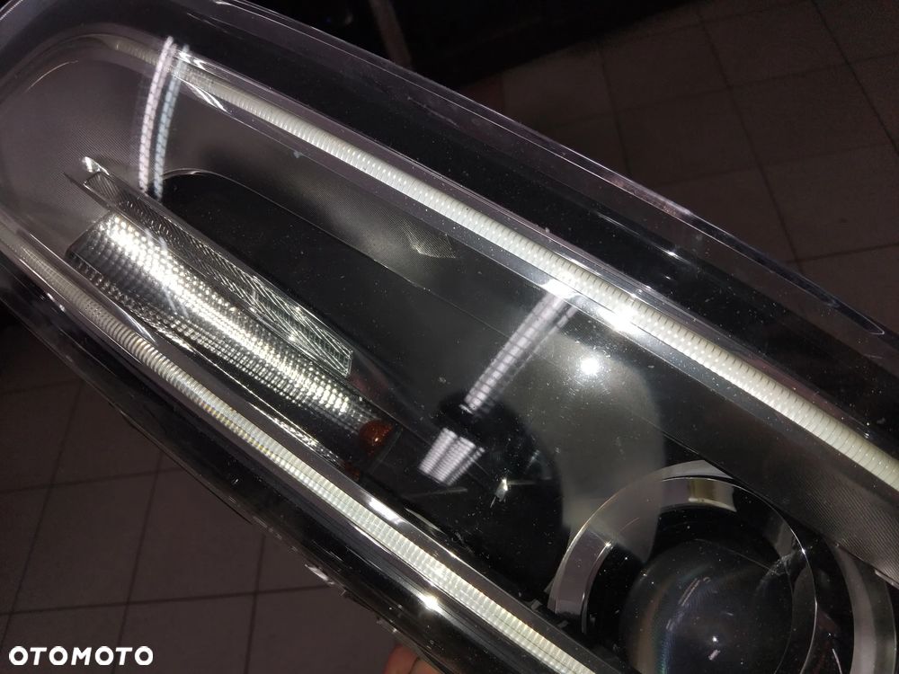 Audi Q3 8U reflektor 8U0941004H KPL - 7