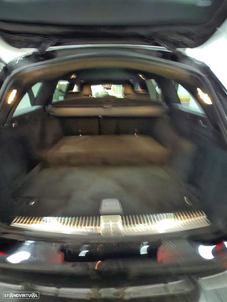 Mercedes-Benz E 300 de 4Matic 9G-TRONIC AMG Line - 22