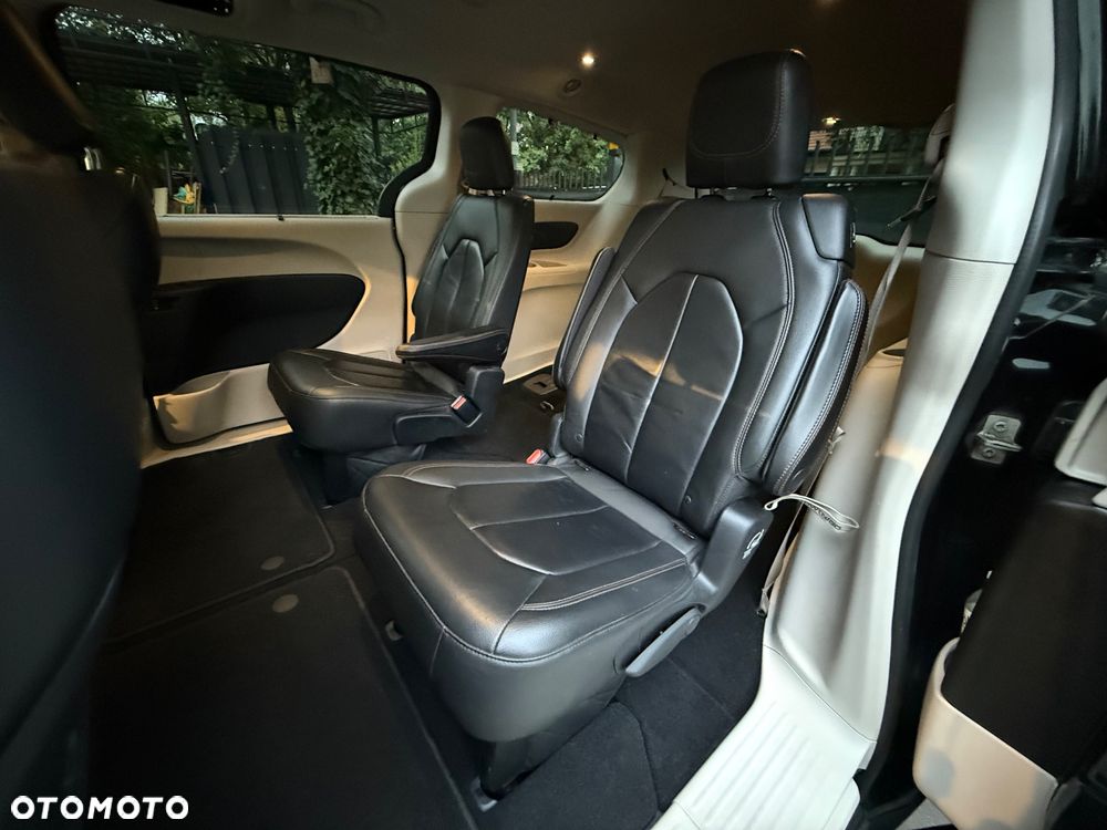 Chrysler Pacifica - 8