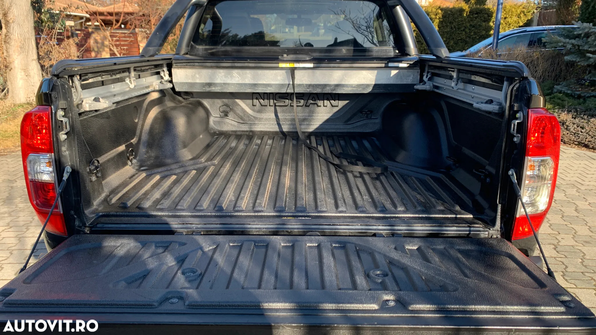 Nissan Navara 2.3 dCi Bi Turbo Double Cab Tekna Aut. - 4