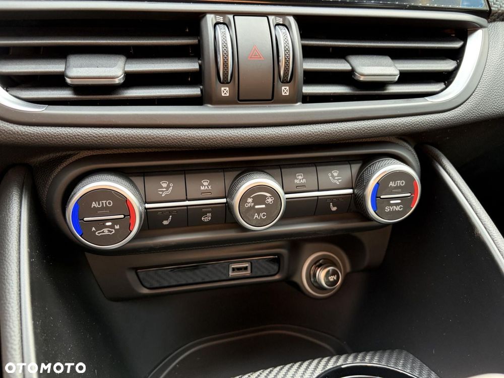 Alfa Romeo Giulia 2.9 Bi Turbo V6 Quadrifoglio - 27