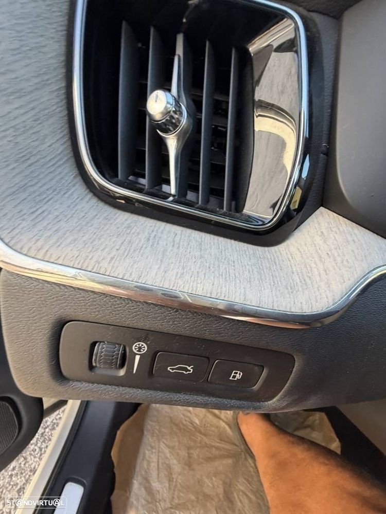 Volvo XC 60 2.0 T6 PHEV Inscription AWD - 23