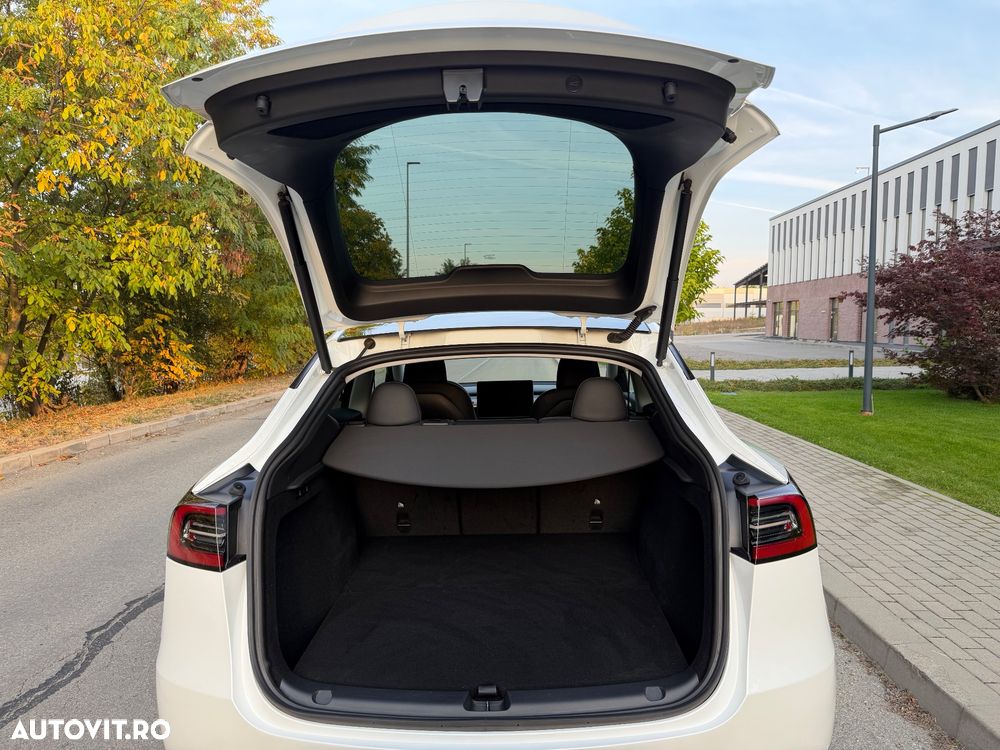 TESLA Model Y 2023 — imagine 26