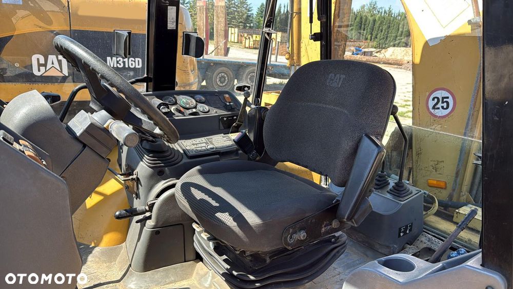 Caterpillar 428C - 3