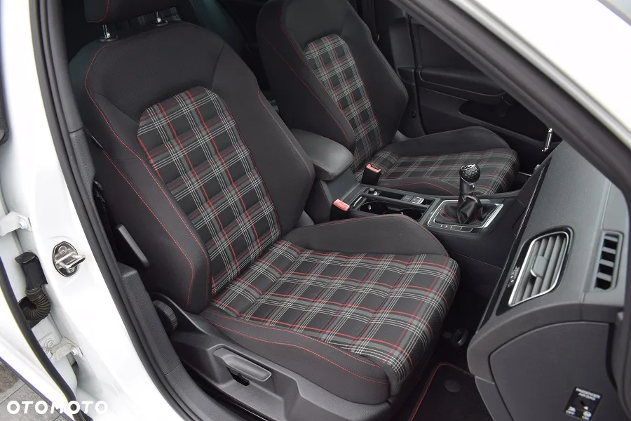Volkswagen Golf VII 2.0 TSI BMT GTI - 15