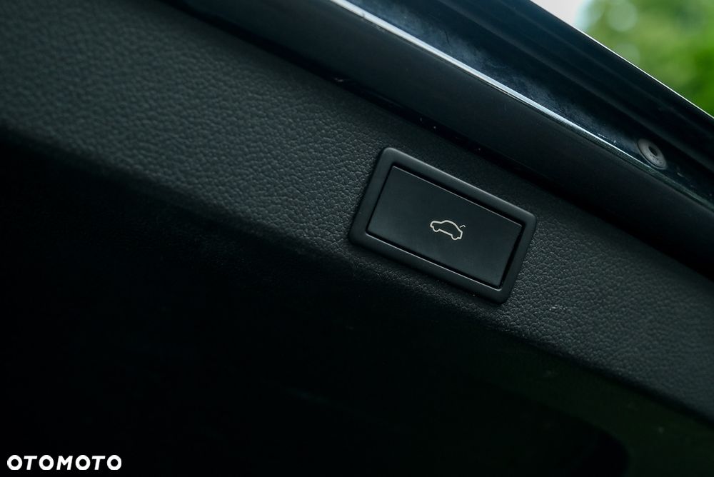 Skoda Superb 2.0 TDI DSG Premium Edition - 32