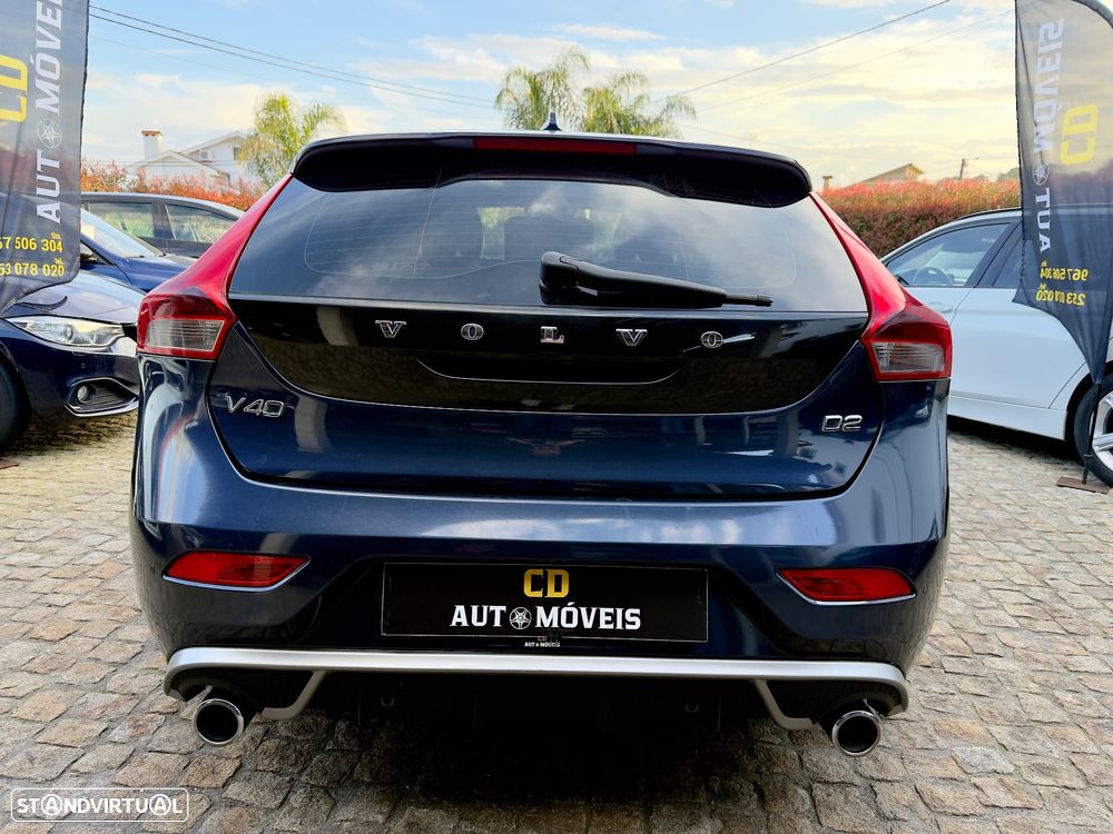 Volvo V40 D2 R Design - 4