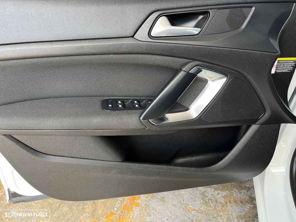 Peugeot 308 PureTech 130 GPF EAT8 Stop & Start Allure Pack - 5
