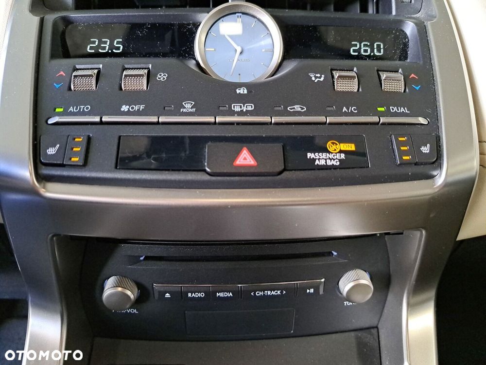 Lexus NX 300h F Impression AWD - 29