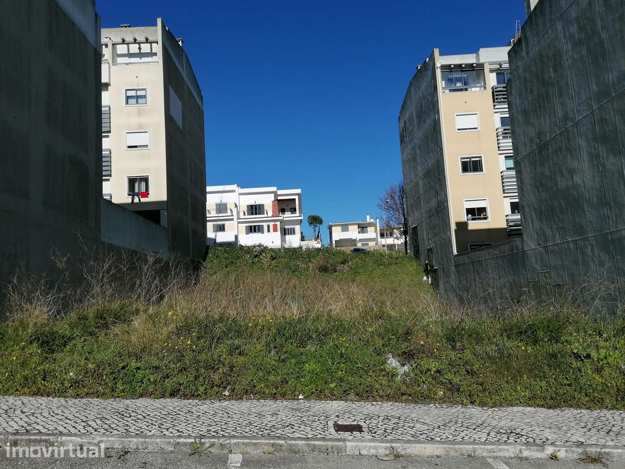 Terreno para construção de 15 fogos em Mina de Água, Amadora - Grande imagem: 2/6