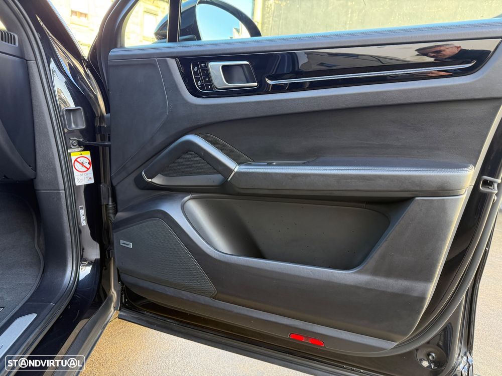 Porsche Cayenne Coupé - 16