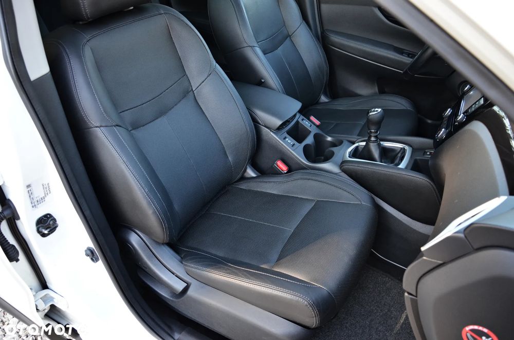 Nissan Qashqai 1.6 DCi 4x4 Tekna - 36