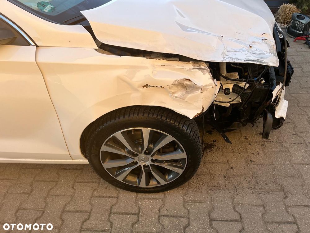 Hyundai i30 1.4 T-GDI Premiere Luxury - 4