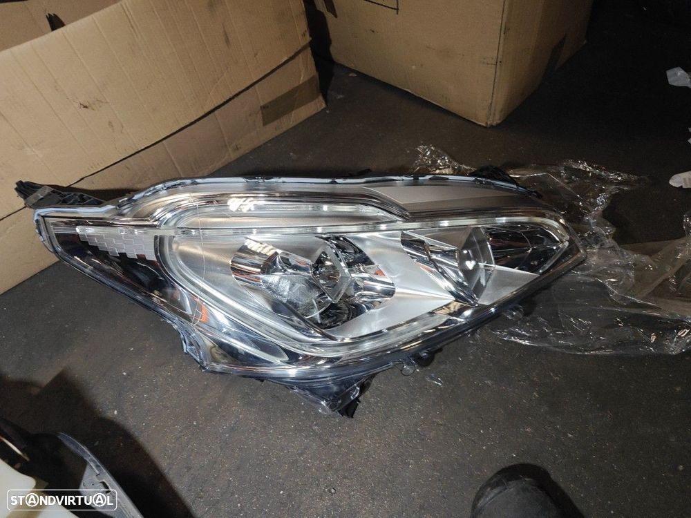 Farol Frente Direito / Otica Direita Peugeot 208 I (Ca_, Cc_)  9802848 - 1