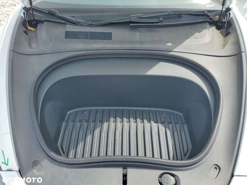 Tesla Model 3 - 12