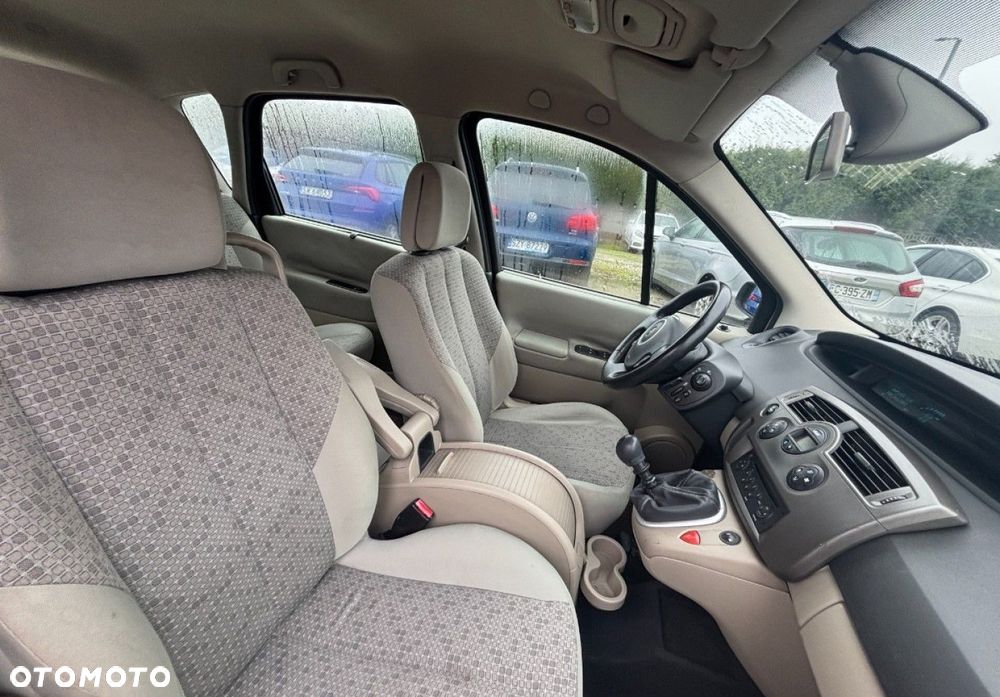 Renault Scenic - 17