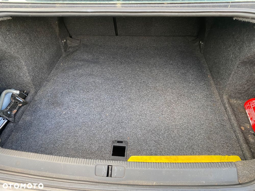 Volkswagen Passat 1.9 TDI Comfortline - 12