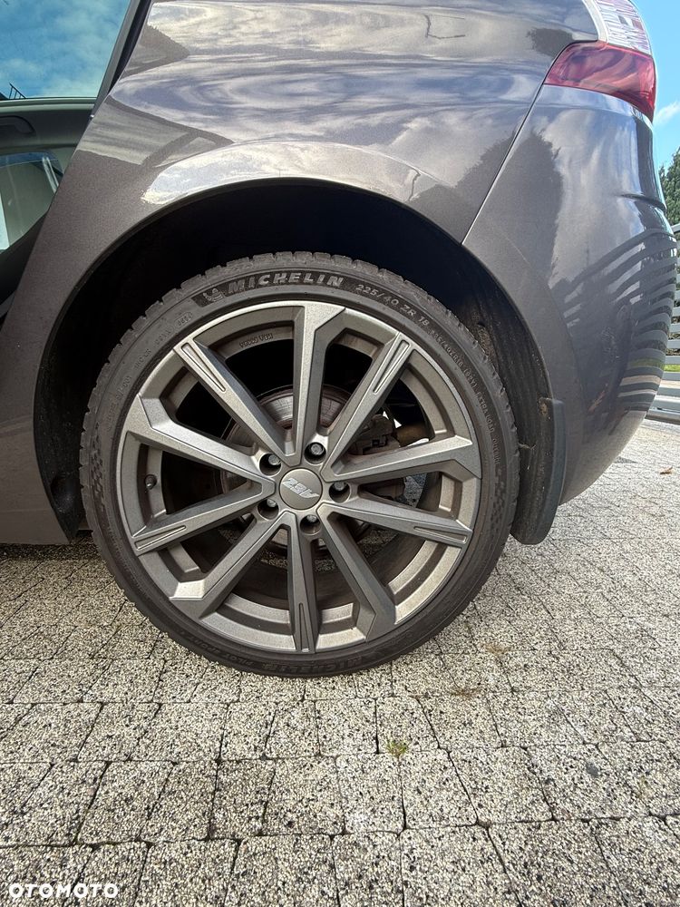Peugeot 308 1.2 PureTech Allure S&S - 18