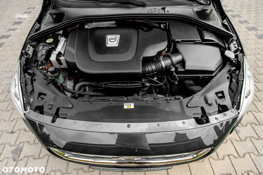 Volvo V60 D5 Geartronic Momentum - 35