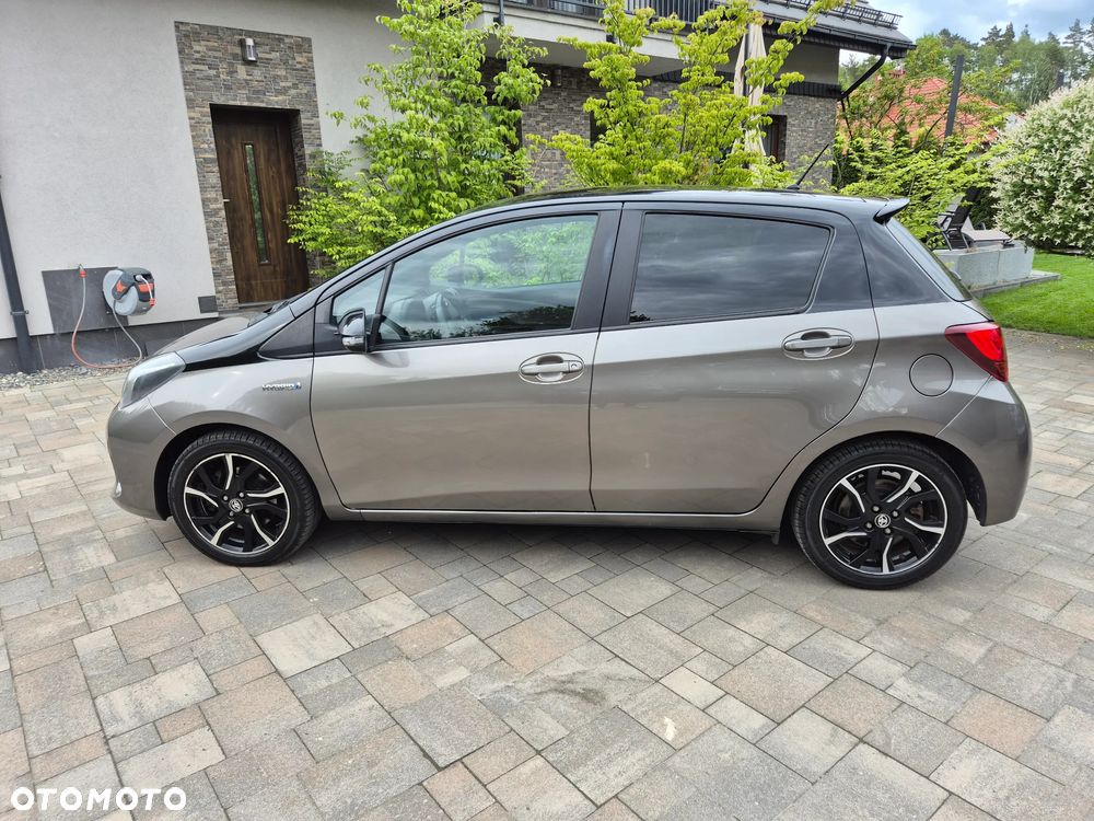 Toyota Yaris Hybrid 100 Business Edition - 9