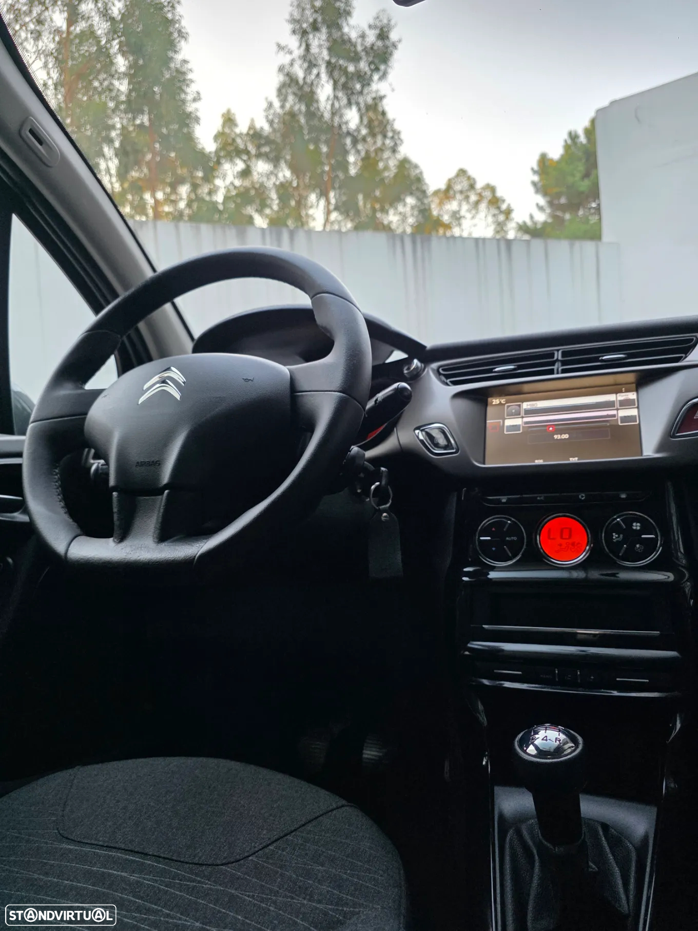 Citroën C3 1.6 BlueHDi Exclusive - 32