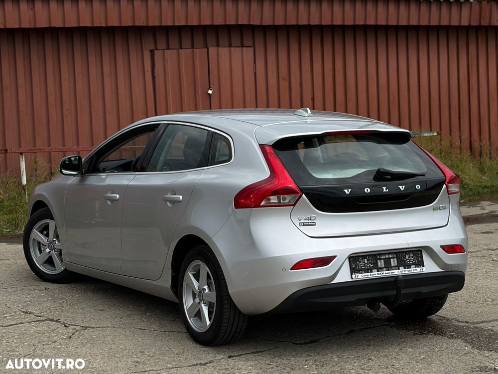 Volvo V40 D2 R Design - 17