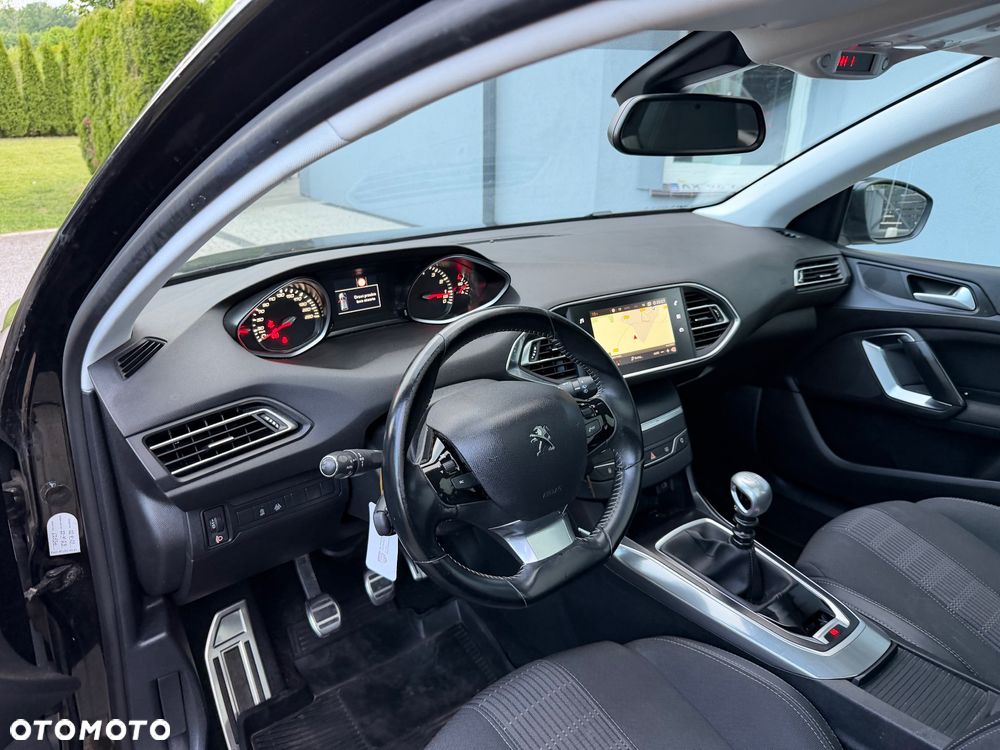 Peugeot 308 1.2 PureTech GPF Allure S&S - 9