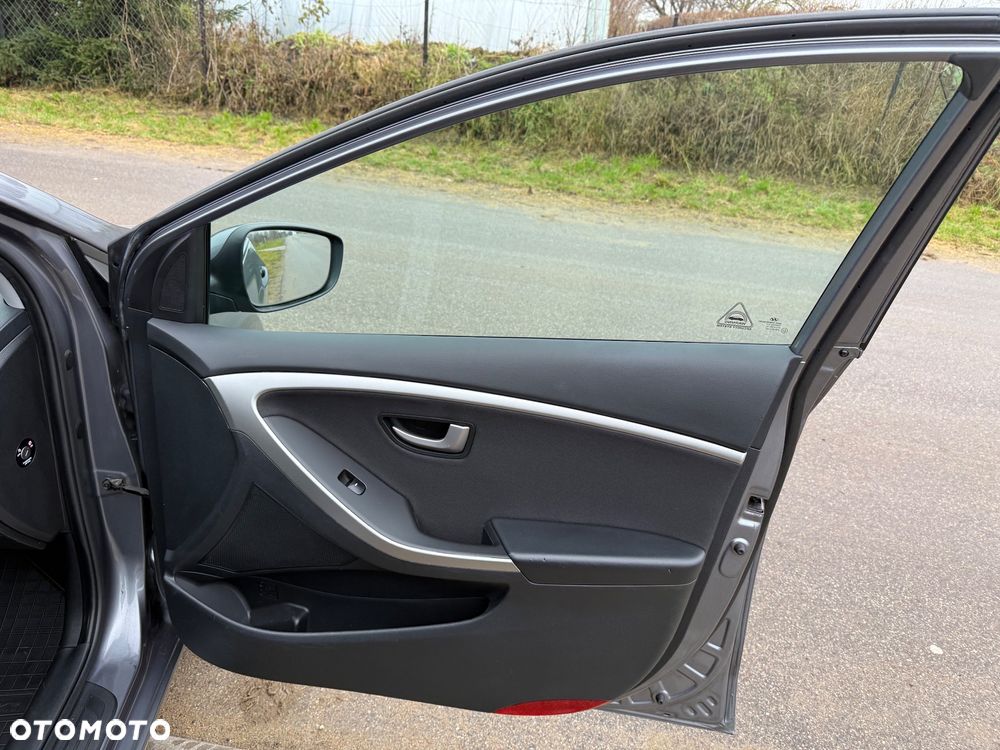 Hyundai i30 1.4 Classic + - 27