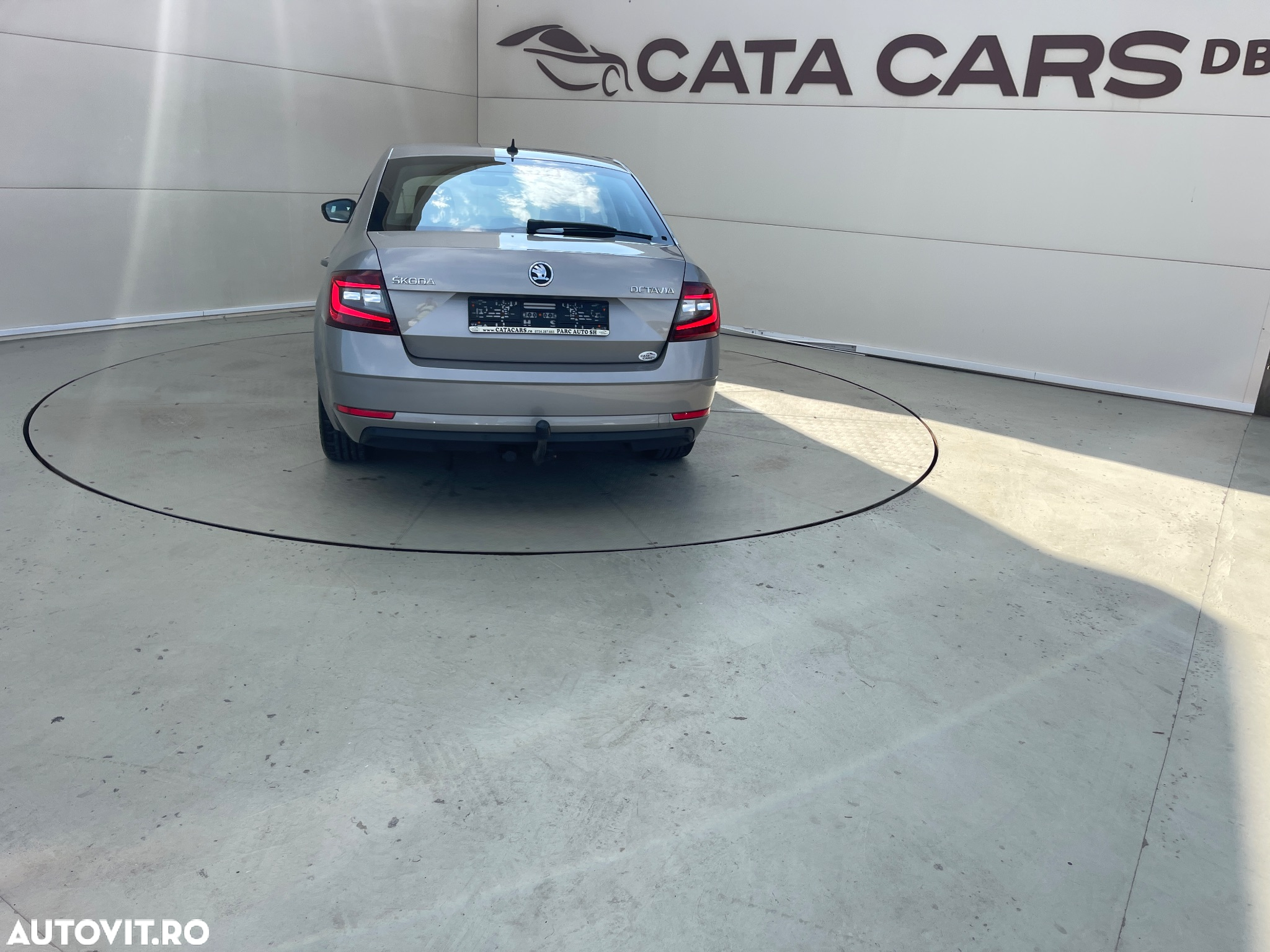 Skoda Octavia 1.6 TDI DSG Style - 11