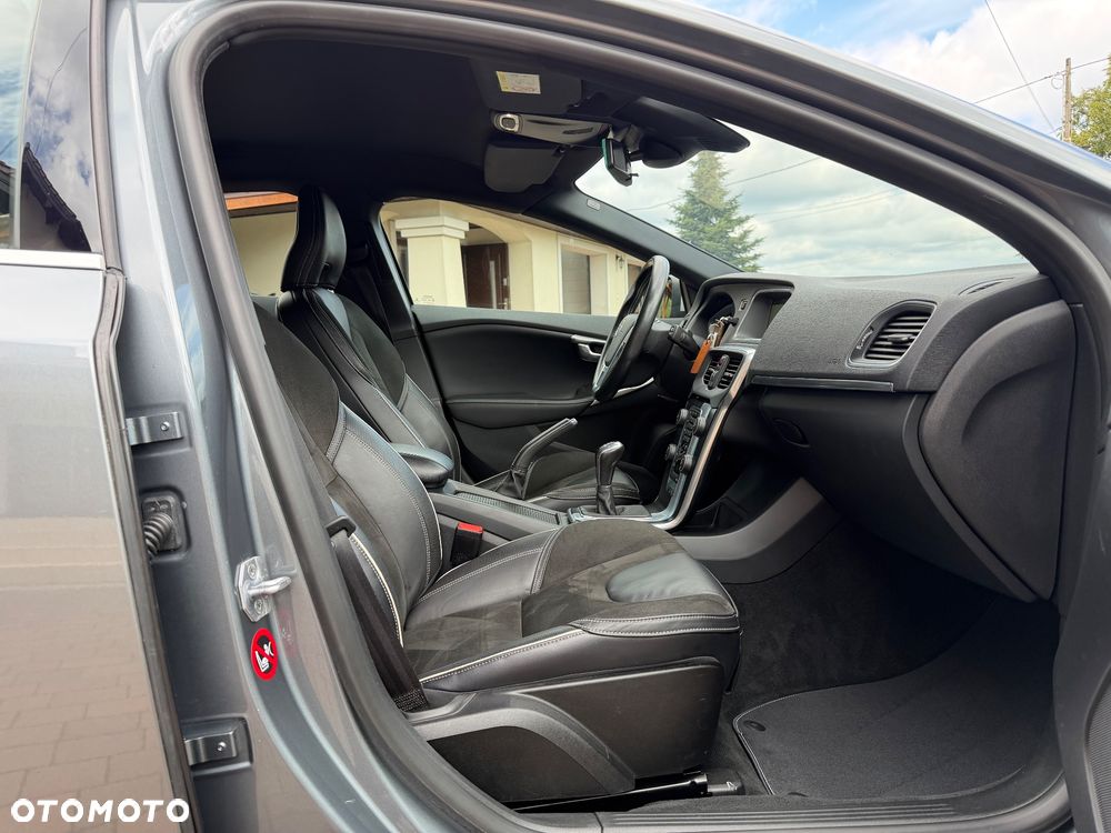 Volvo V40 D2 Drive-E R-Design Momentum - 16