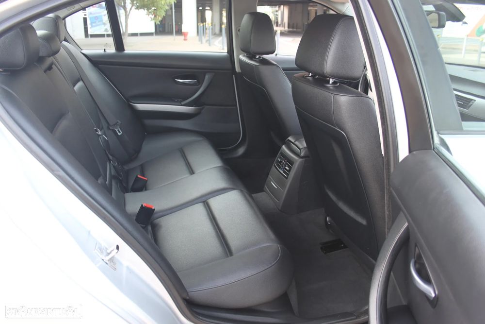 BMW 320 d Exclusive - 26