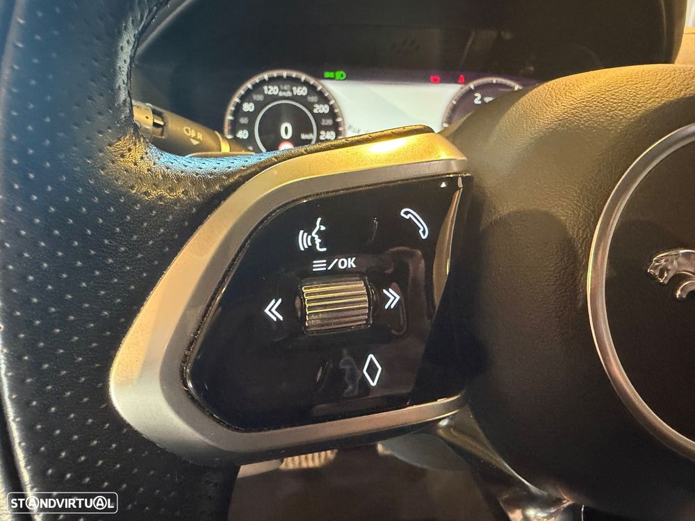 Jaguar XE 2.0 D200 R-Dynamic HSE - 47