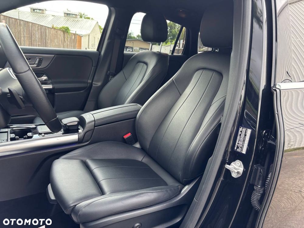 Mercedes-Benz GLA 250 4Matic 8G-DCT - 10