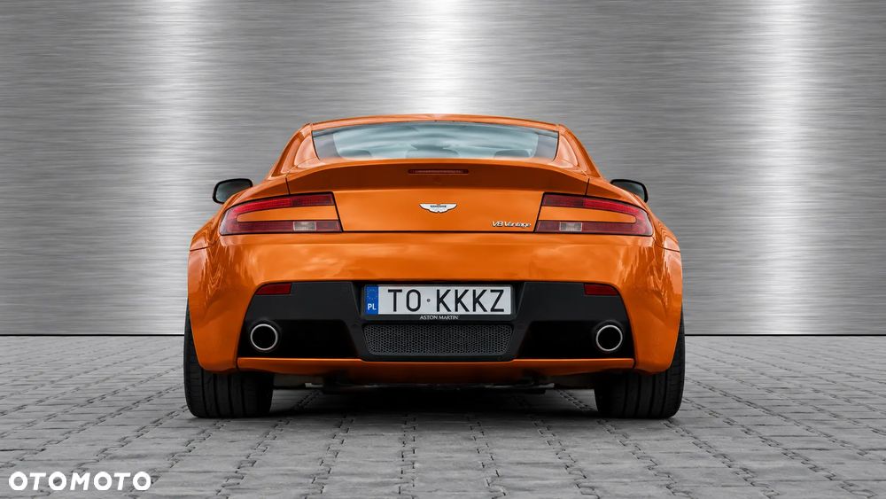 Aston Martin Vantage - 6