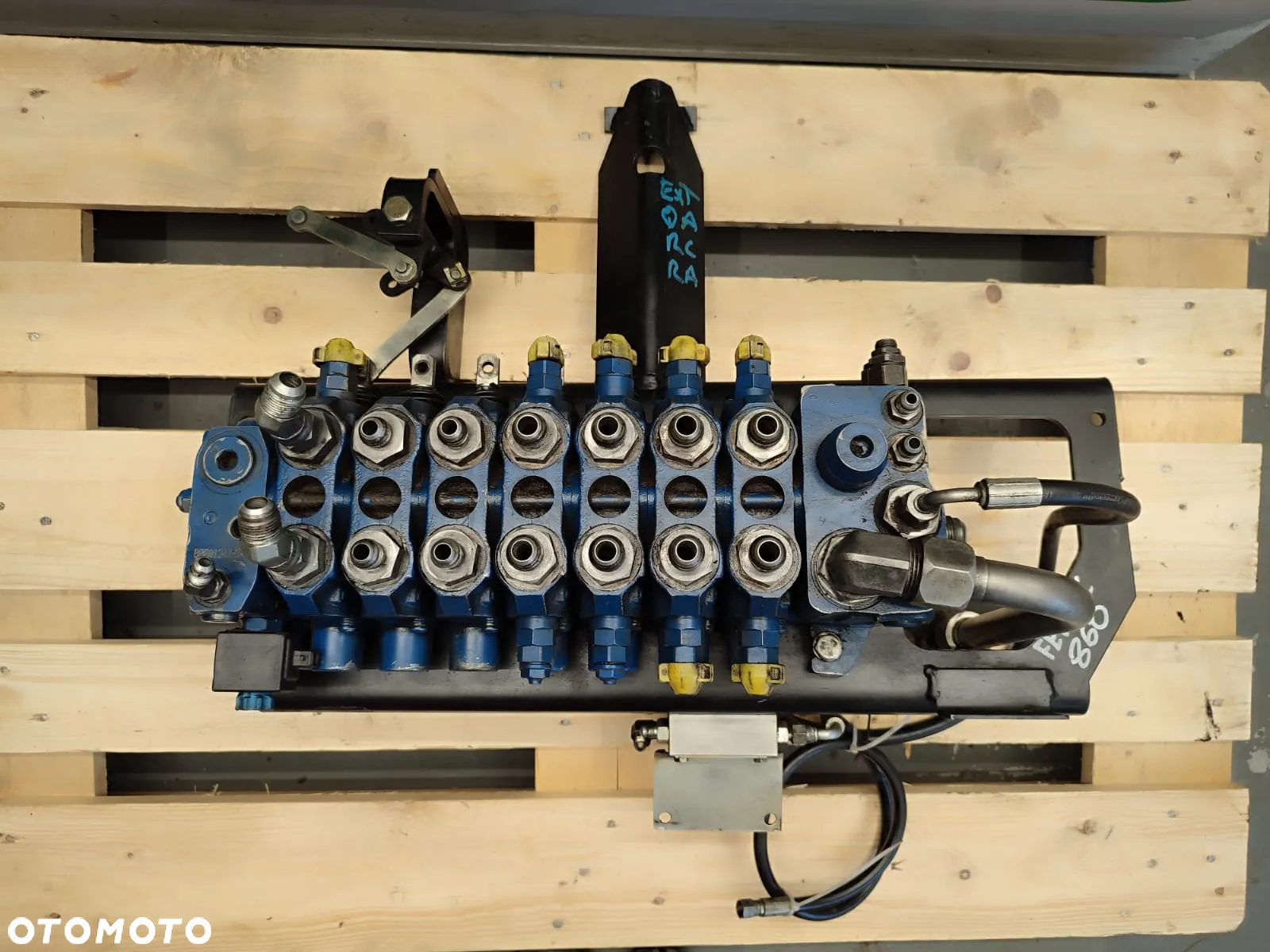 Rozdzielacz hydrauliczny 07260157 B0801242227 Fermec 860 - 6