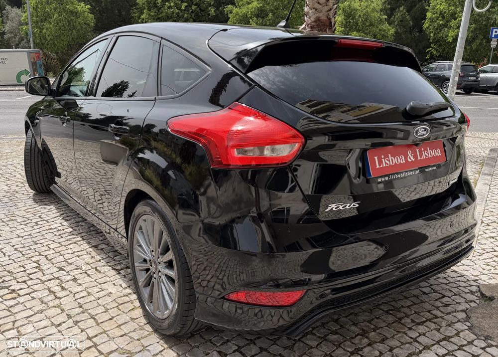 Ford Focus 1.5 TDCi ECOBlue ST-Line - 4