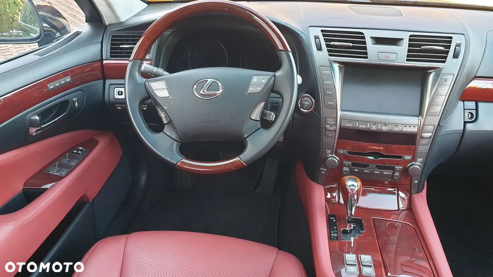 Lexus LS - 21