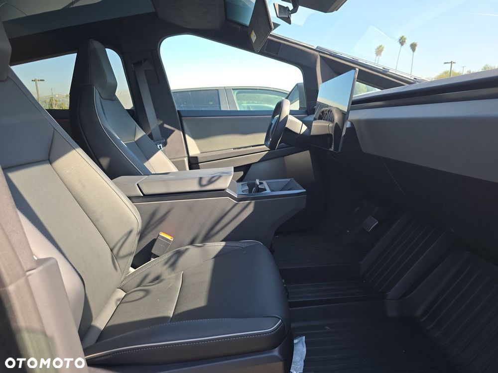 Tesla Cybertruck - 16