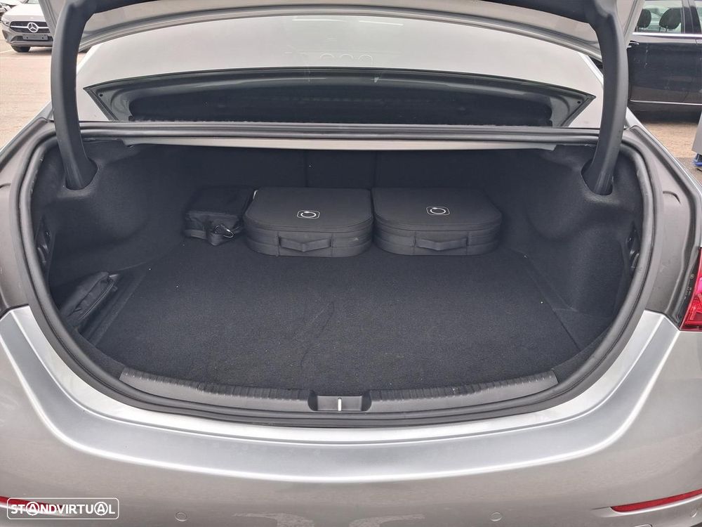 Mercedes-Benz C 300 e AMG Line - 12