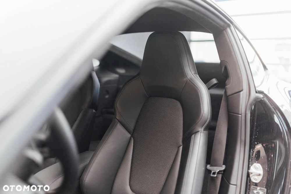 Porsche 911 GT3 Touring PDK - 34
