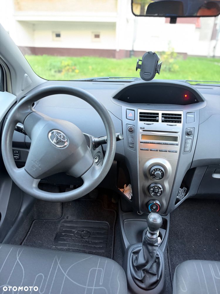 Toyota Yaris - 8