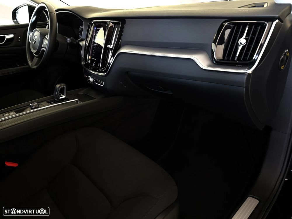 Volvo V60 2.0 B4 Momentum Geartronic - 17