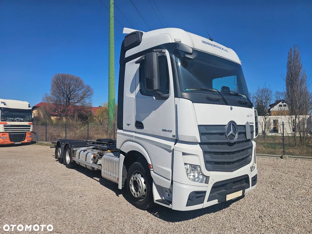 Mercedes-Benz Actros - 3