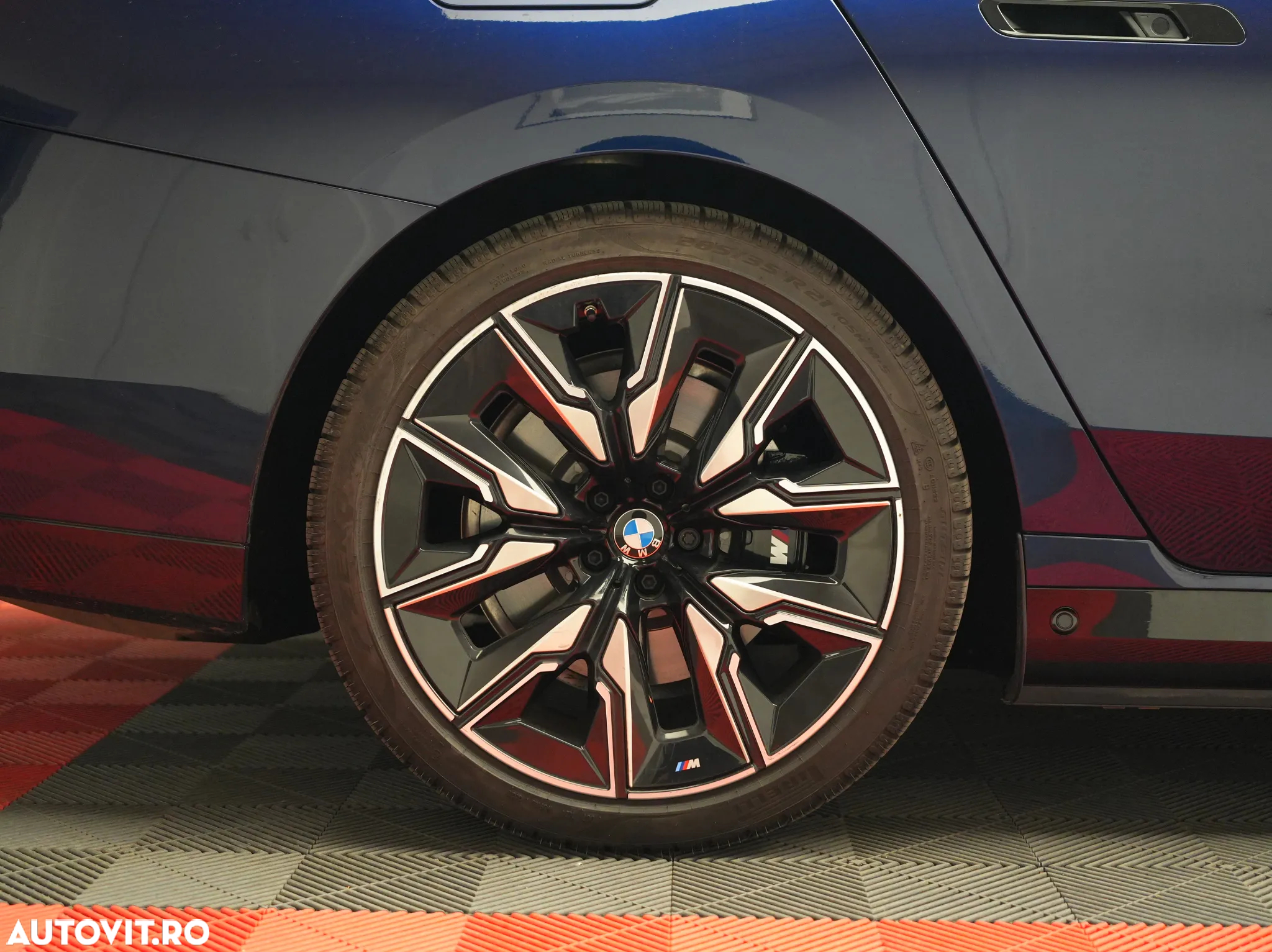 BMW i7 M70 xDrive - 14