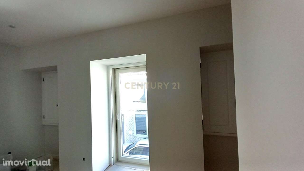 T2 NOVO COM TERRAÇO NA ZONA HISTÓRICA DO SEIXAL - Grande imagem: 3/15