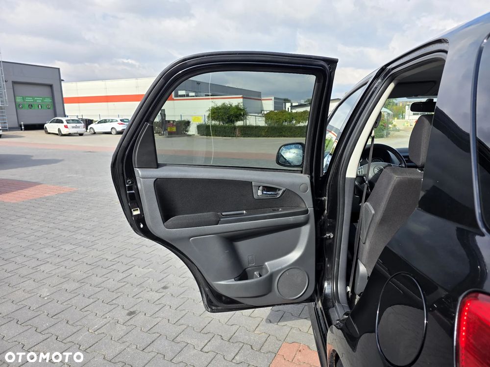 Suzuki SX4 1.6 Comfort Plus - 9