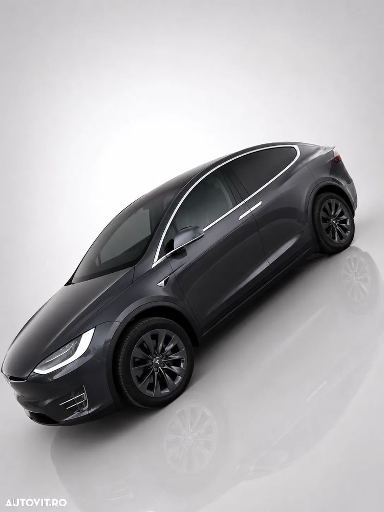 Tesla Model X - 5
