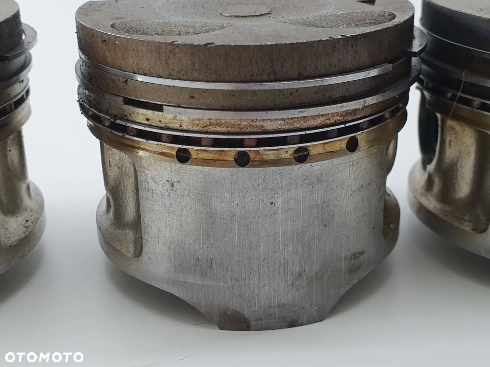 SUZUKI GSX 550 82-88 CYLINDER CYLINDRY BLOK + TŁOKI - 17