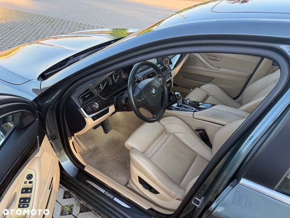 BMW Seria 5 525d xDrive Sport-Aut - 24
