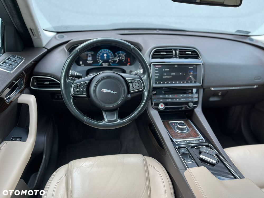 Jaguar F-Pace 2.0 i4D AWD Prestige - 19